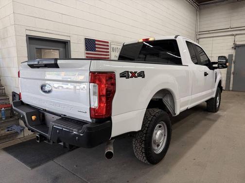 Oxford White 2017 Ford F-250 XL