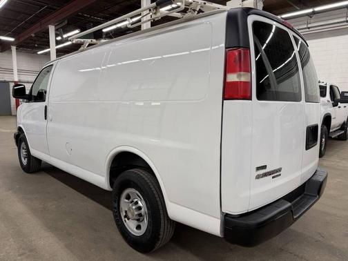 Summit White 2011 Chevrolet Express 2500 Work Van