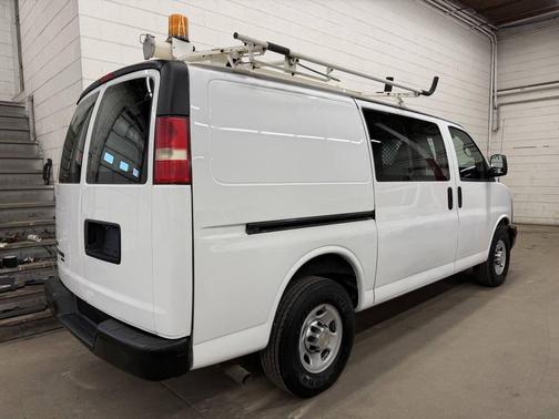 Summit White 2011 Chevrolet Express 2500 Work Van