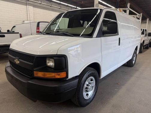 Summit White 2011 Chevrolet Express 2500 Work Van