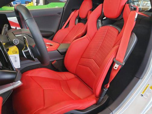 2026 Chevrolet Corvette Stingray w/2LT