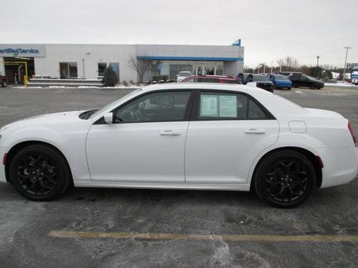 2023 Chrysler 300 Touring