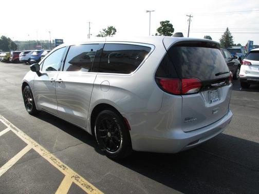 2024 Chrysler Voyager LX