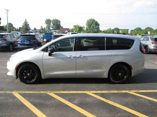 2024 Chrysler Voyager LX