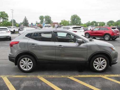 Gun Metallic 2018 Nissan Rogue Sport SV