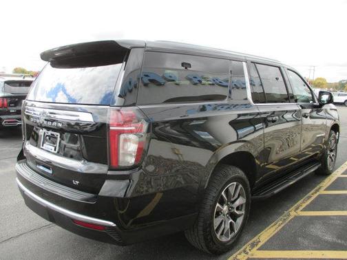 2023 Chevrolet Suburban LT
