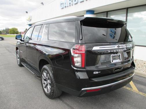 2023 Chevrolet Suburban LT