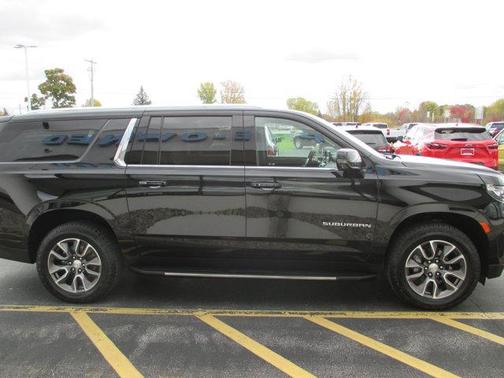 2023 Chevrolet Suburban LT