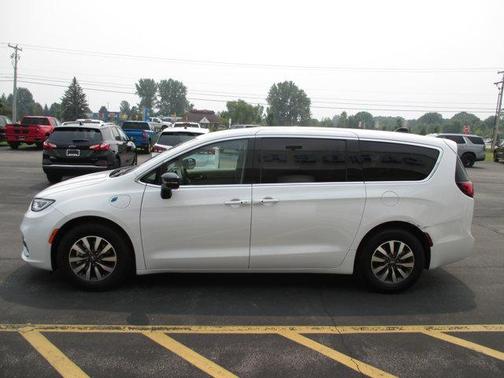 2024 Chrysler Pacifica Hybrid Select