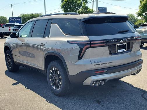 Sandstone Gray 2026 Chevrolet Traverse AWD Z71