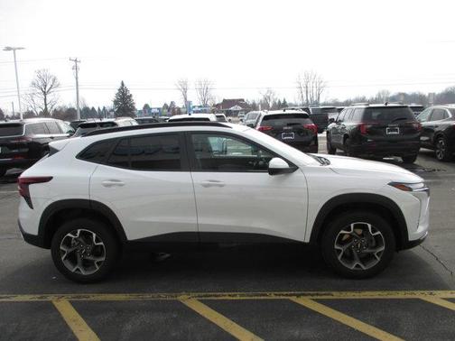 2025 Chevrolet Trax LT