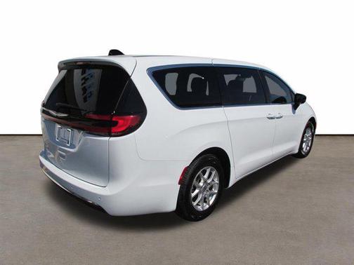 Bright White Clearcoat 2025 Chrysler Pacifica L