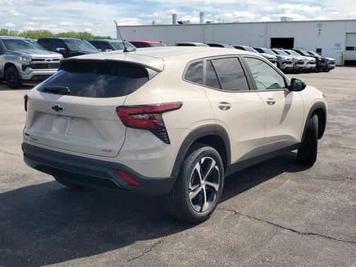 White Sands 2026 Chevrolet Trax FWD 1RS