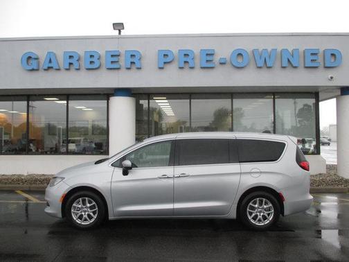 2022 Chrysler Voyager LX