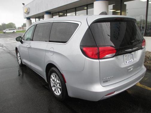 2022 Chrysler Voyager LX