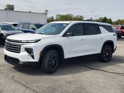 Summit White 2026 Chevrolet Traverse LT