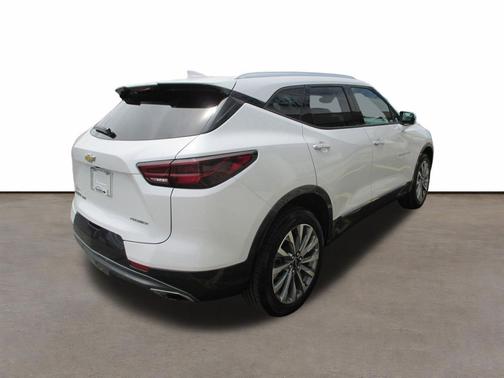 Iridescent Pearl Tricoat 2023 Chevrolet Blazer Premier