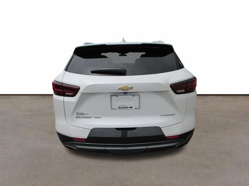 Iridescent Pearl Tricoat 2023 Chevrolet Blazer Premier