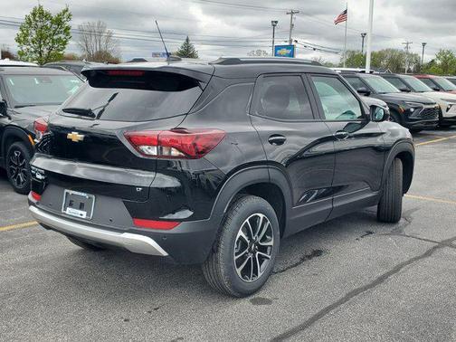 Mosaic Black Metallic 2026 Chevrolet Trailblazer LT