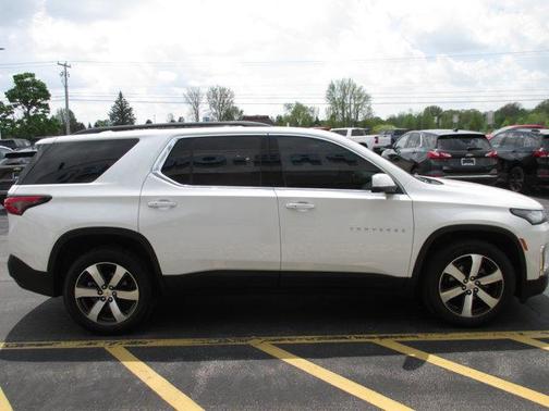 2022 Chevrolet Traverse LT Leather