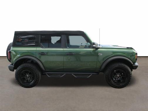 Eruption Green Metallic 2022 Ford Bronco Wildtrak