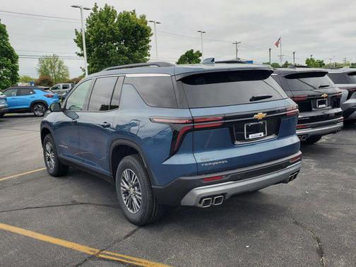 2025 Chevrolet Traverse LT