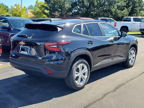 Mosaic Black Metallic 2026 Chevrolet Trax LS