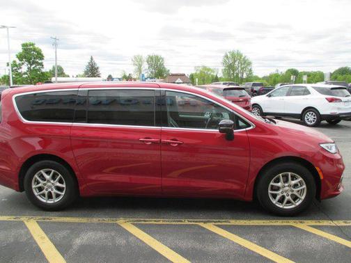 Red Hot Pearlcoat 2025 Chrysler Pacifica L