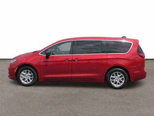 Red Hot Pearlcoat 2025 Chrysler Pacifica L