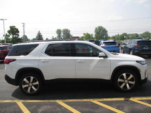2023 Chevrolet Traverse LT Leather