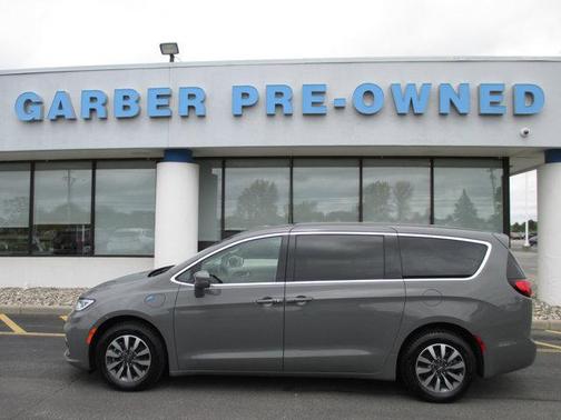 2022 Chrysler Pacifica Hybrid Touring L