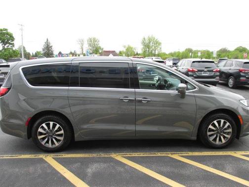 2022 Chrysler Pacifica Hybrid Touring L