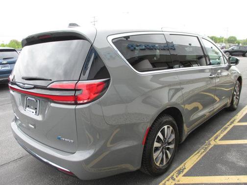 2022 Chrysler Pacifica Hybrid Touring L