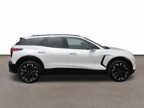 Iridescent Pearl Tricoat 2025 Chevrolet Blazer EV AWD RS