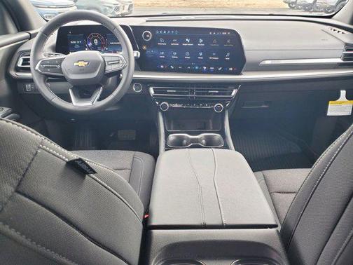Sterling Gray Metallic 2026 Chevrolet Traverse LT