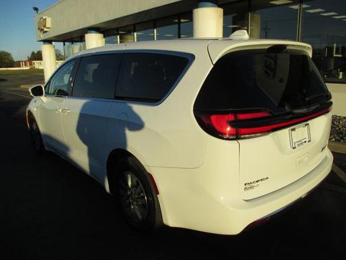 2022 Chrysler Pacifica Hybrid Touring L