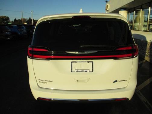 2022 Chrysler Pacifica Hybrid Touring L