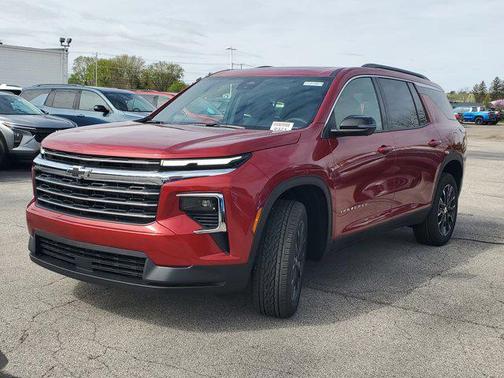 Radiant Red Tintcoat 2026 Chevrolet Traverse LT