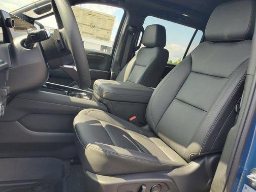 2025 Chevrolet Suburban LT