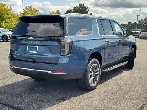2025 Chevrolet Suburban LT