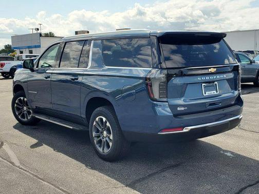 2025 Chevrolet Suburban LT