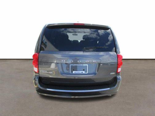 Granite Pearlcoat 2017 Dodge Grand Caravan SE