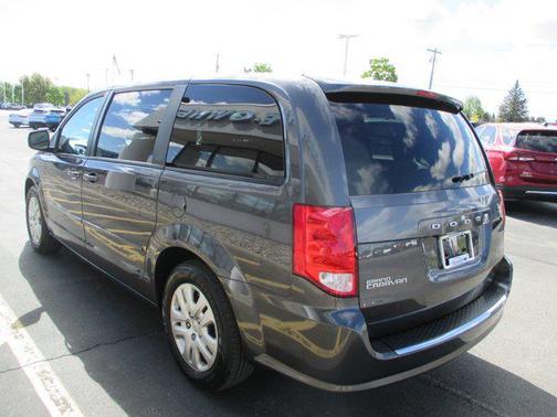 Granite Pearlcoat 2017 Dodge Grand Caravan SE