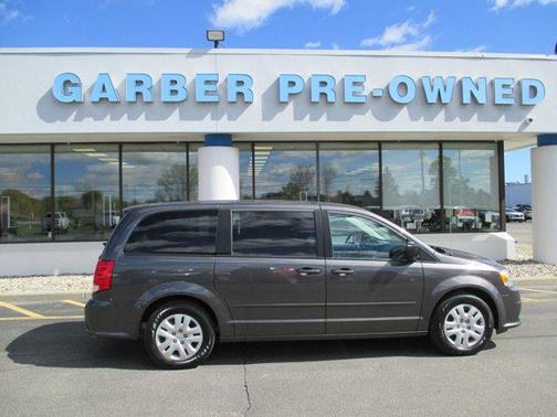 Granite Pearlcoat 2017 Dodge Grand Caravan SE