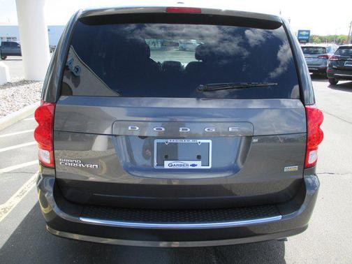 Granite Pearlcoat 2017 Dodge Grand Caravan SE