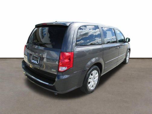 Granite Pearlcoat 2017 Dodge Grand Caravan SE