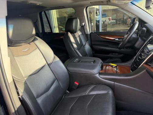 2017 Cadillac Escalade Luxury