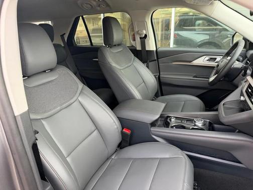 2026 Ford Explorer Active (200A)