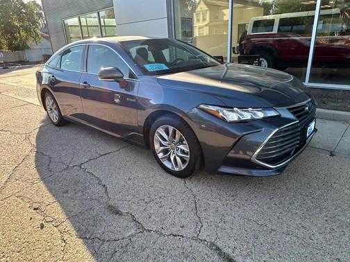 2021 Toyota Avalon Hybrid XLE