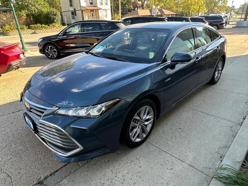 2021 Toyota Avalon Hybrid XLE